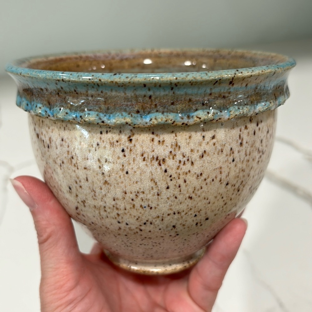 Wizard Of Clay Speckled Round Bowl/Pot With Ruffled Edge Design